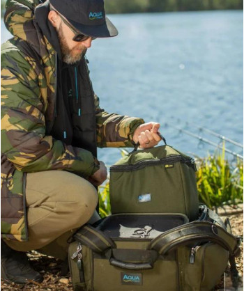 Aqua Malá chladící taška Roving Cool Bag Black Series